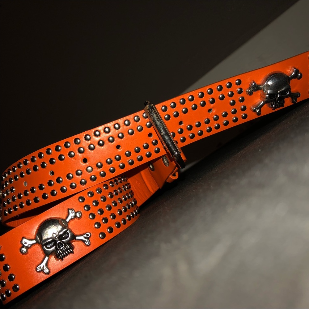 🍊💀 NWOT Orange stud n skull belt